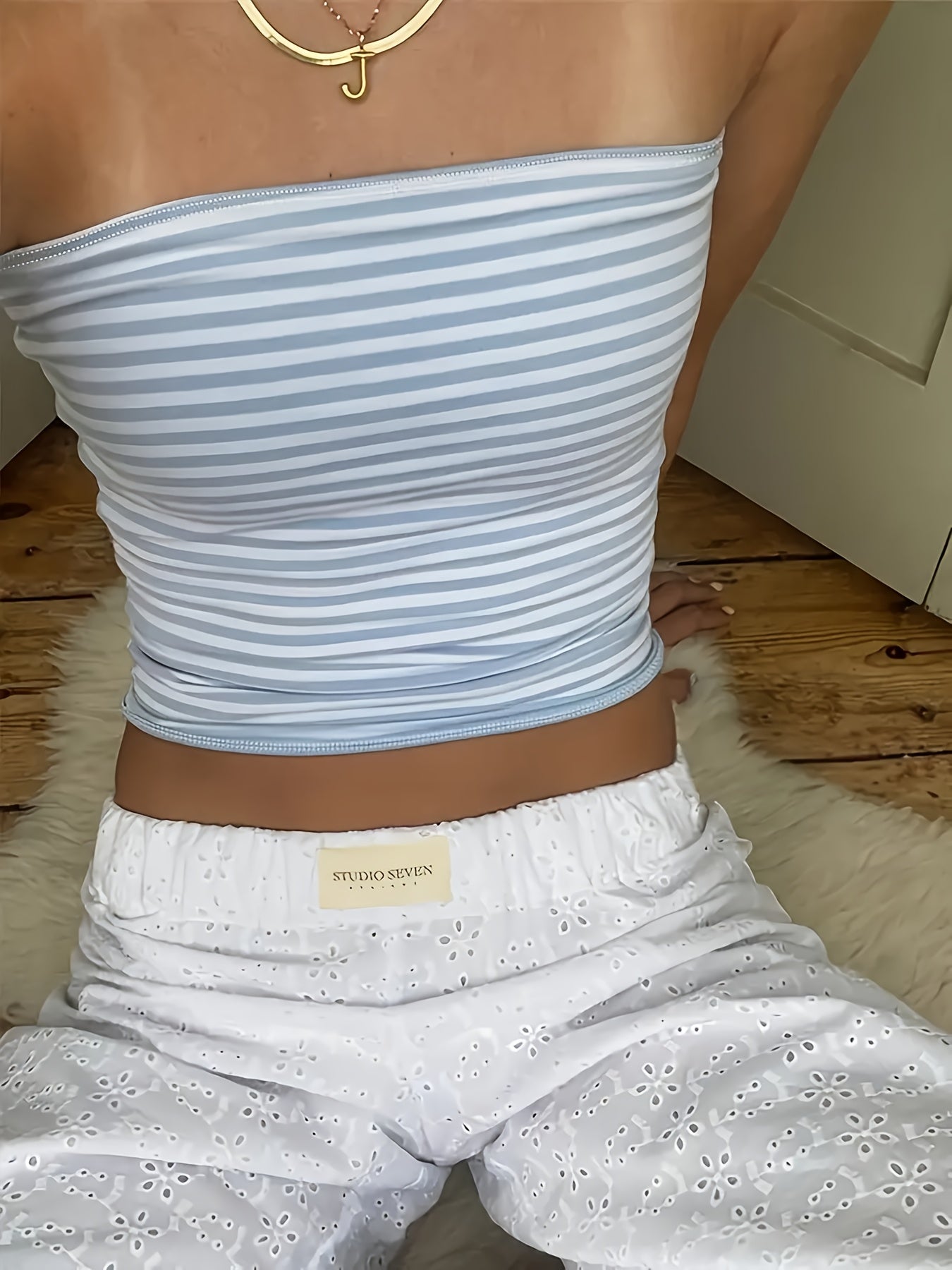 Women's Striped Sleeveless Crop Top - Summer Casual Off-Shoulder Shirt with Blue & White Horizontal Stripes, Medium Stretch Machine-Washable Fabric for Beach Outings & Casual Wear, Chic Summer Style, Golden Chain Detail